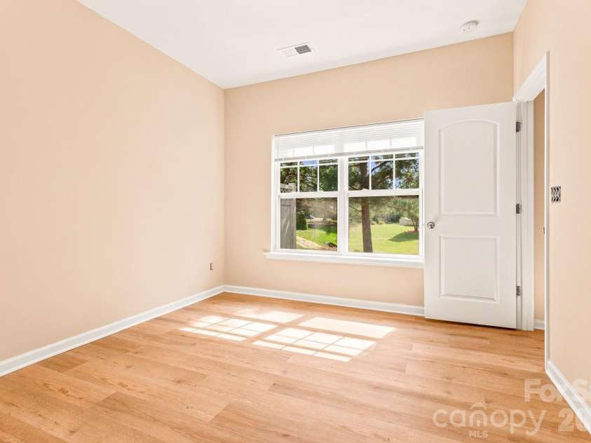 10308 Cloyne Court, Charlotte, NC 28213.  MLS# CAR4392106, YatesRealty ID 32200. 