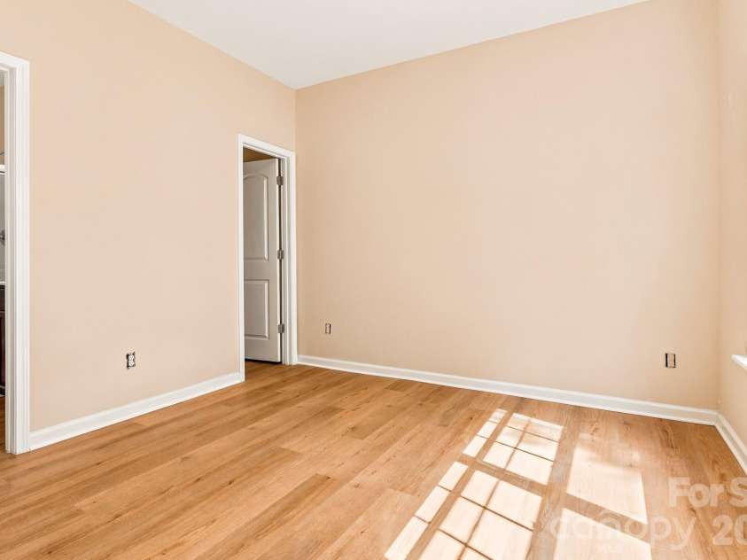 10308 Cloyne Court, Charlotte, NC 28213.  MLS# CAR4392106, YatesRealty ID 32200. 