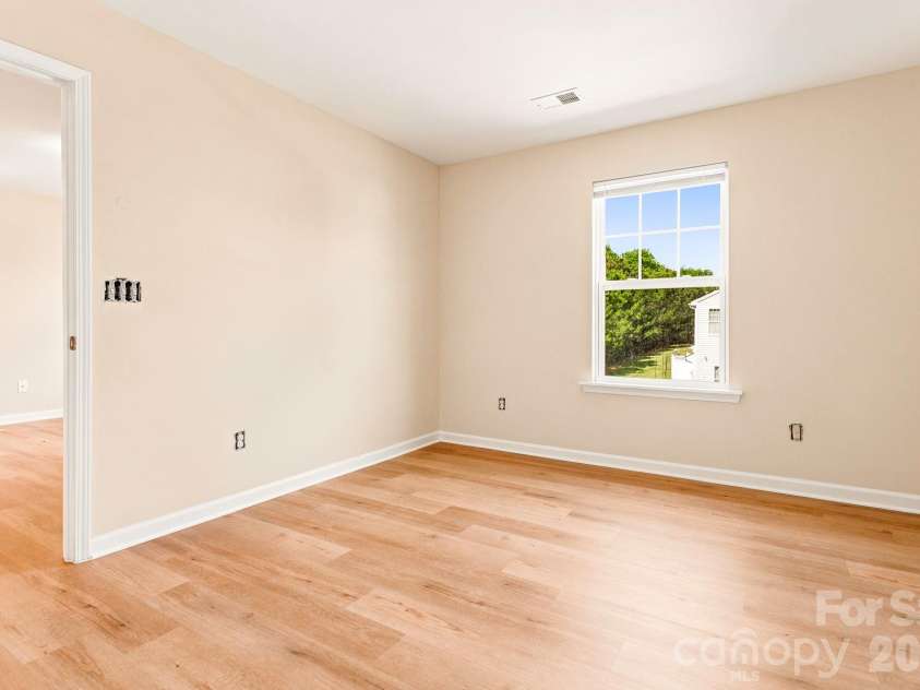 10308 Cloyne Court, Charlotte, NC 28213.  MLS# CAR4392106, YatesRealty ID 32200. 