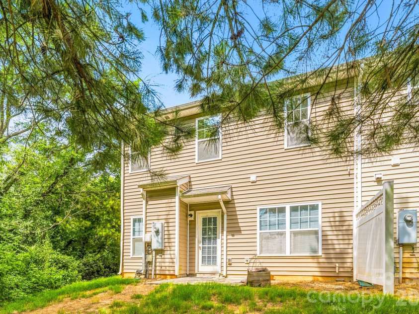 10308 Cloyne Court, Charlotte, NC 28213.  MLS# CAR4392106, YatesRealty ID 32200. 