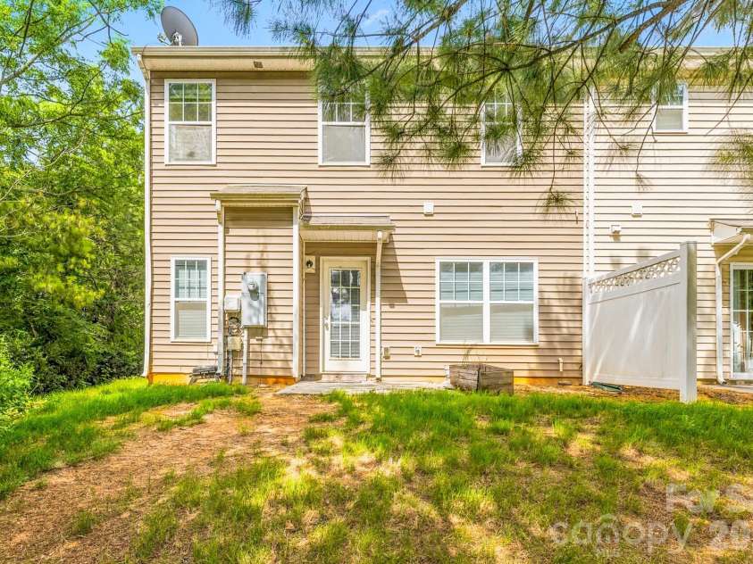 10308 Cloyne Court, Charlotte, NC 28213.  MLS# CAR4392106, YatesRealty ID 32200. 