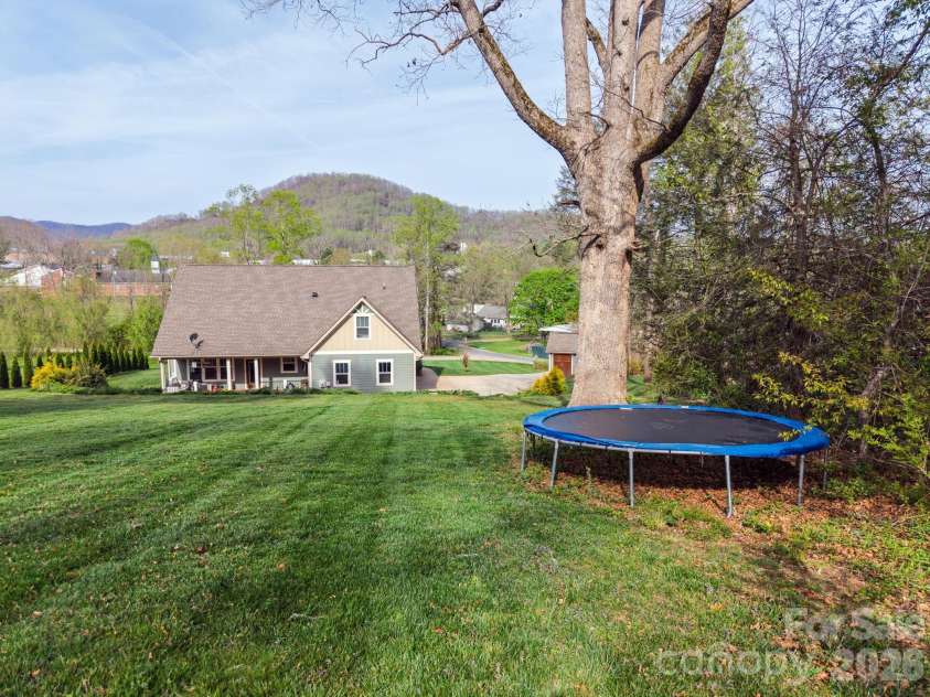 25 Haven Drive, Arden, NC 28704.  MLS# CAR4368689, YatesRealty ID 32201. Ample Yard Space