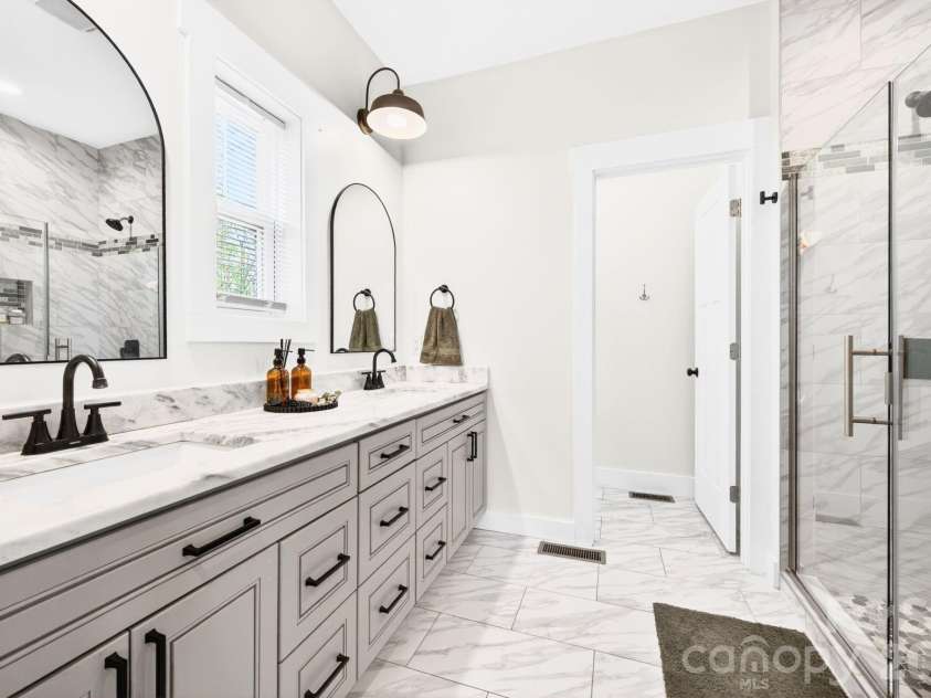 25 Haven Drive, Arden, NC 28704.  MLS# CAR4368689, YatesRealty ID 32201. Ensuite Primary Bathroom