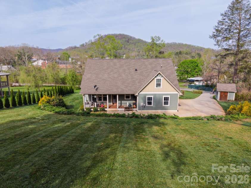 25 Haven Drive, Arden, NC 28704.  MLS# CAR4368689, YatesRealty ID 32201. Large Back Yard
