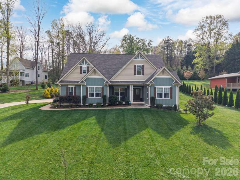 25 Haven Drive, Arden, NC 28704.  MLS# CAR4368689, YatesRealty ID 32201. Mature Landscaping