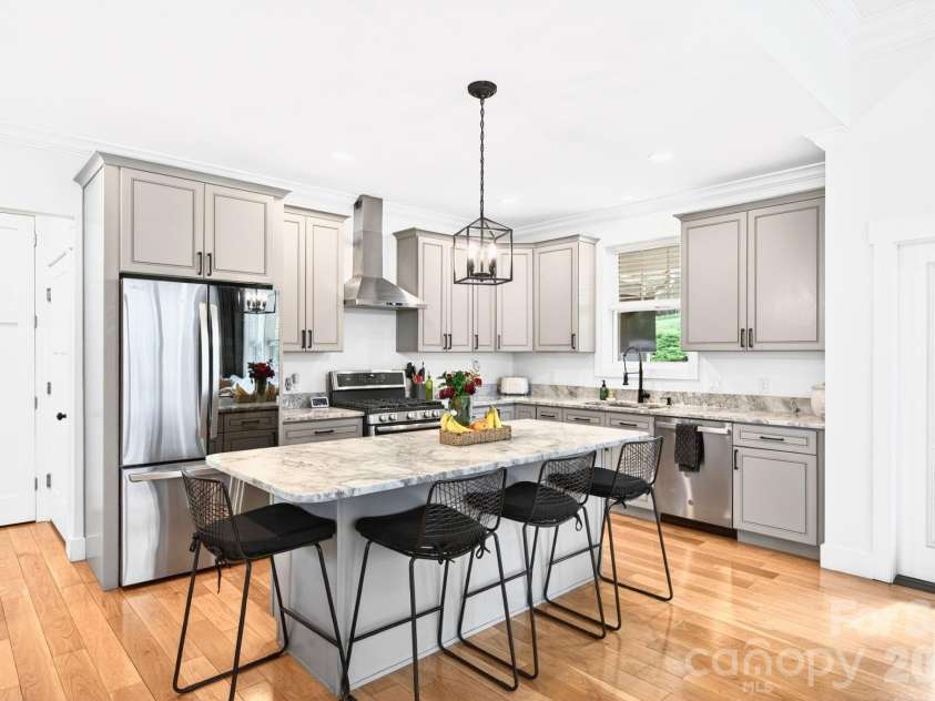 25 Haven Drive, Arden, NC 28704.  MLS# CAR4368689, YatesRealty ID 32201. Stainless Steel Appliances
