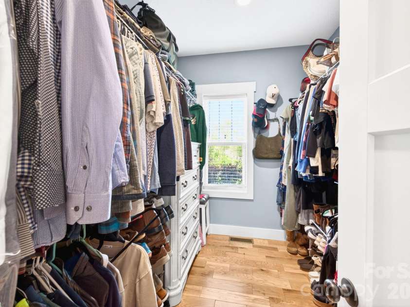 25 Haven Drive, Arden, NC 28704.  MLS# CAR4368689, YatesRealty ID 32201. Walk in Closet