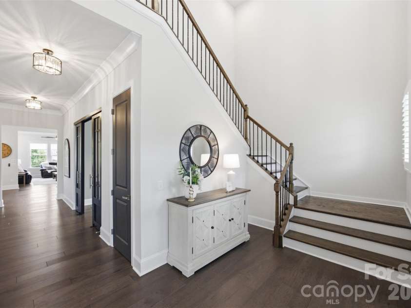 510 Meadow Ridge Drive, Belmont, NC 28012.  MLS# CAR4412652, YatesRealty ID 32204. Dramatic entry foyer.