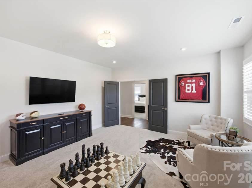 510 Meadow Ridge Drive, Belmont, NC 28012.  MLS# CAR4412652, YatesRealty ID 32204. Upper level versatile bonus room.