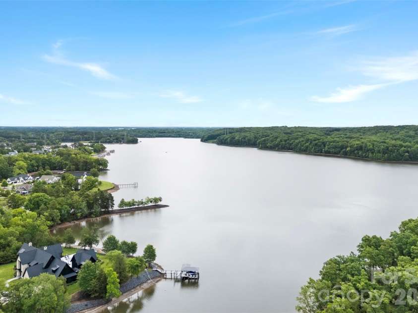 510 Meadow Ridge Drive, Belmont, NC 28012.  MLS# CAR4412652, YatesRealty ID 32204. Waterfront Community.