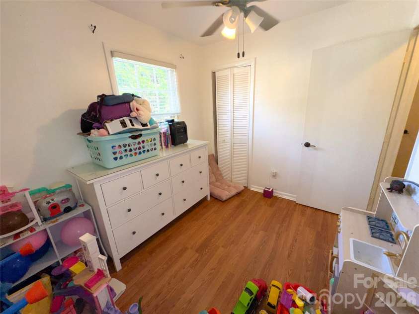 307 Meadowbrook Drive, Newton, NC 28658.  MLS# CAR4388172, YatesRealty ID 32205. 