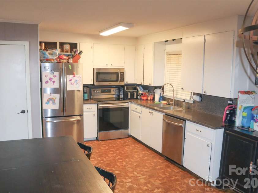 307 Meadowbrook Drive, Newton, NC 28658.  MLS# CAR4388172, YatesRealty ID 32205. 