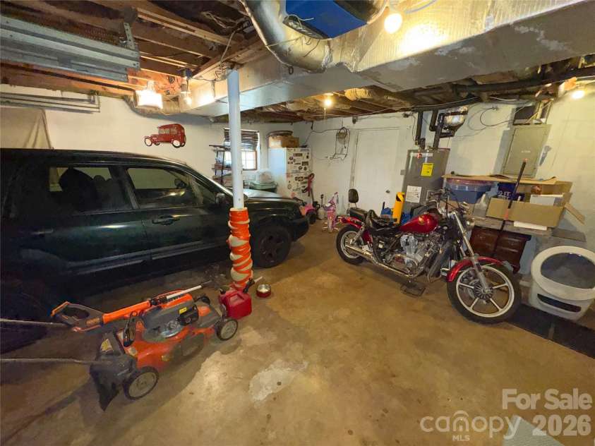 307 Meadowbrook Drive, Newton, NC 28658.  MLS# CAR4388172, YatesRealty ID 32205. 