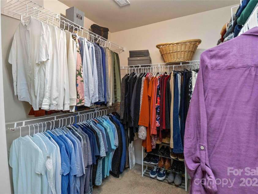 4626 Gibbons Link Road, Charlotte, NC 28269.  MLS# CAR4290378, YatesRealty ID 32205. Generous primary closet space.