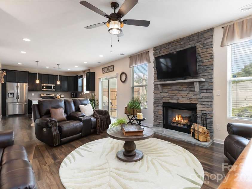 4626 Gibbons Link Road, Charlotte, NC 28269.  MLS# CAR4290378, YatesRealty ID 32205. Open-concept living area seamlessly flowing into the kitchen