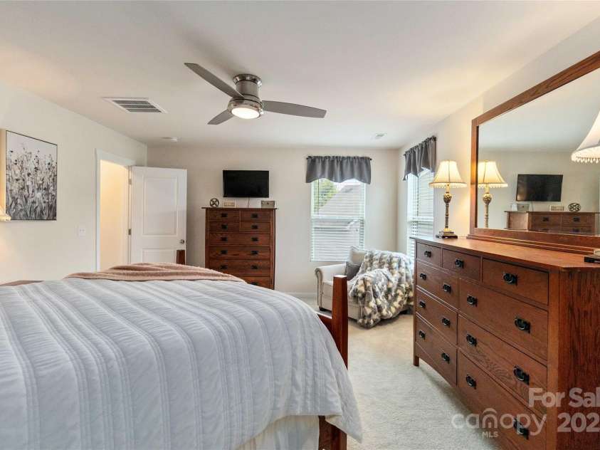 4626 Gibbons Link Road, Charlotte, NC 28269.  MLS# CAR4290378, YatesRealty ID 32205. Primary bedroom.