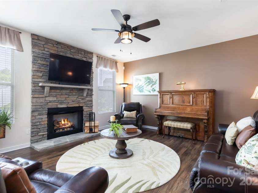 4626 Gibbons Link Road, Charlotte, NC 28269.  MLS# CAR4290378, YatesRealty ID 32205. Spacious great room with stacked stone fireplace.