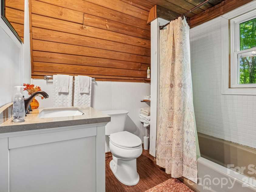 201 Hampton Gap Drive, Mars Hill, NC 28754.  MLS# CAR4390377, YatesRealty ID 32206. Bathroom on Main Level