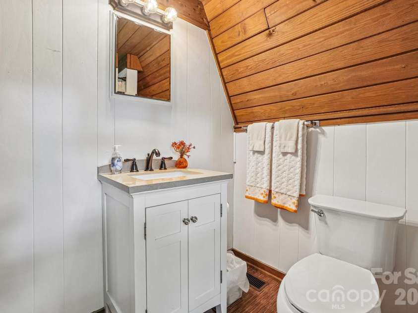 201 Hampton Gap Drive, Mars Hill, NC 28754.  MLS# CAR4390377, YatesRealty ID 32206. Bathroom on Main Level