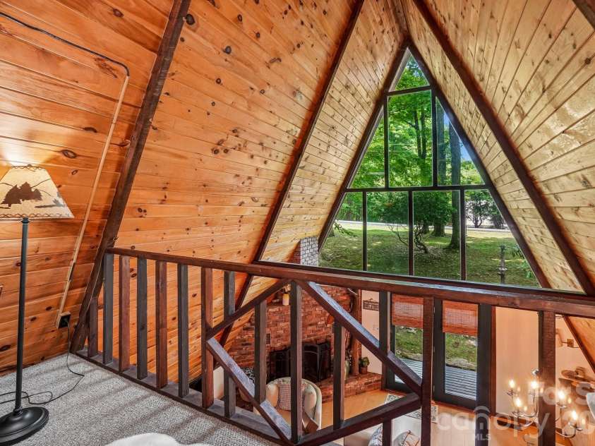 201 Hampton Gap Drive, Mars Hill, NC 28754.  MLS# CAR4390377, YatesRealty ID 32206. Loft/Flex Space Area