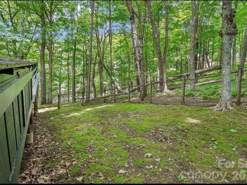 201 Hampton Gap Drive, Mars Hill, NC 28754.  MLS# CAR4390377, YatesRealty ID 32206. Nice Fenced in Area