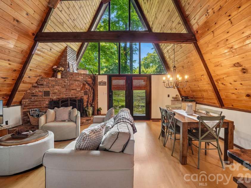 201 Hampton Gap Drive, Mars Hill, NC 28754.  MLS# CAR4390377, YatesRealty ID 32206. Open Floor Plan