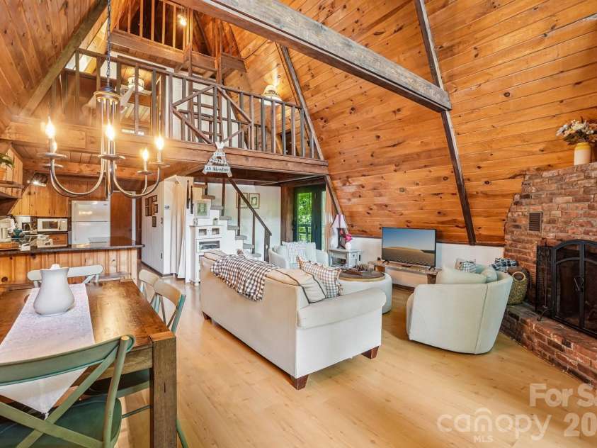 201 Hampton Gap Drive, Mars Hill, NC 28754.  MLS# CAR4390377, YatesRealty ID 32206. Open Floor Plan