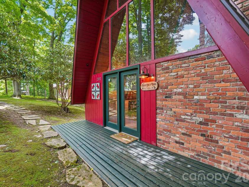201 Hampton Gap Drive, Mars Hill, NC 28754.  MLS# CAR4390377, YatesRealty ID 32206. Sunlight Dancing on Entrance