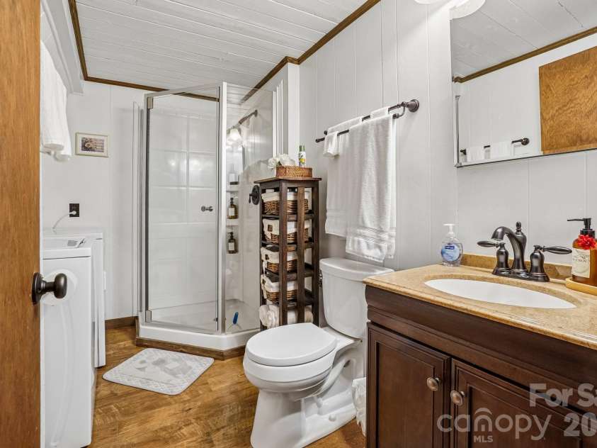 201 Hampton Gap Drive, Mars Hill, NC 28754.  MLS# CAR4390377, YatesRealty ID 32206. Upstairs Bathroom &Laundry