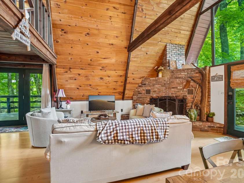 201 Hampton Gap Drive, Mars Hill, NC 28754.  MLS# CAR4390377, YatesRealty ID 32206. WoodBurning Fireplace