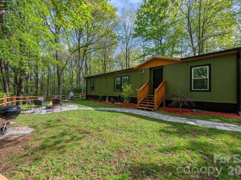 1426 Rainbow Trail, Boone, NC 28607.  MLS# CAR4376098, YatesRealty ID 32209. 