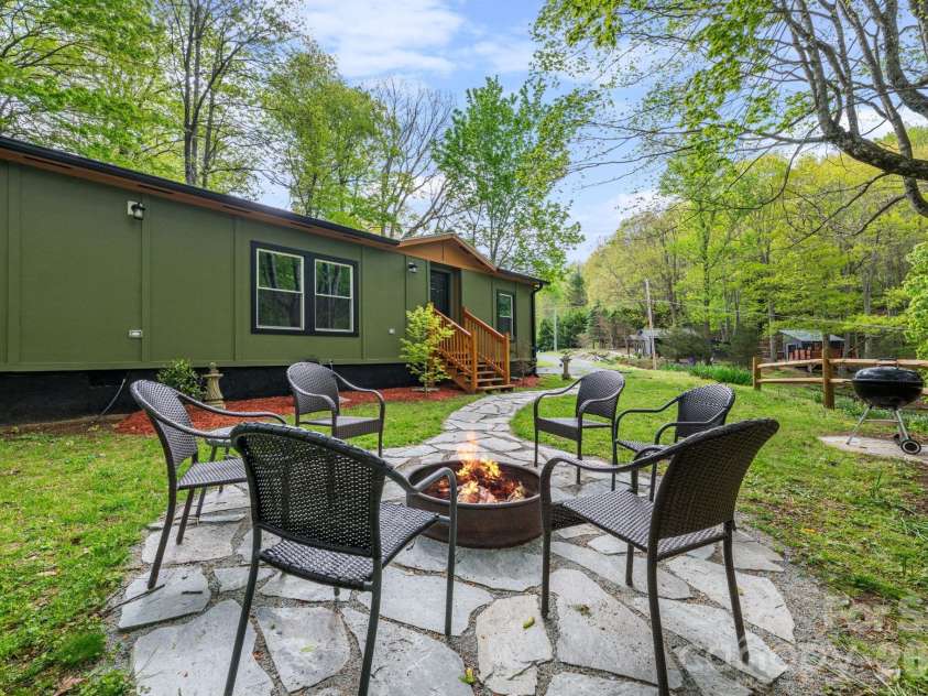 1426 Rainbow Trail, Boone, NC 28607.  MLS# CAR4376098, YatesRealty ID 32209. 