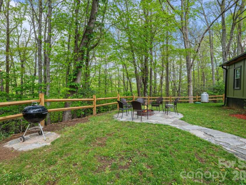 1426 Rainbow Trail, Boone, NC 28607.  MLS# CAR4376098, YatesRealty ID 32209. 