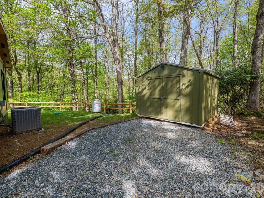 1426 Rainbow Trail, Boone, NC 28607.  MLS# CAR4376098, YatesRealty ID 32209. 