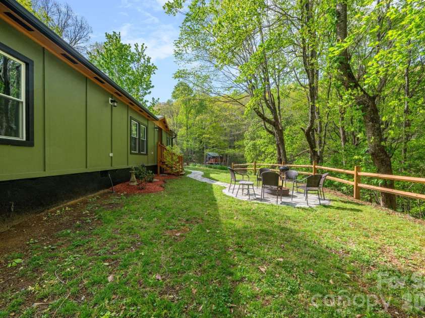 1426 Rainbow Trail, Boone, NC 28607.  MLS# CAR4376098, YatesRealty ID 32209. 