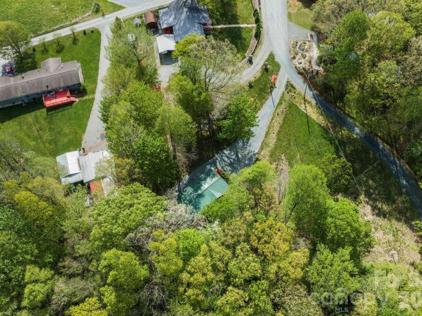 1426 Rainbow Trail, Boone, NC 28607.  MLS# CAR4376098, YatesRealty ID 32209. 
