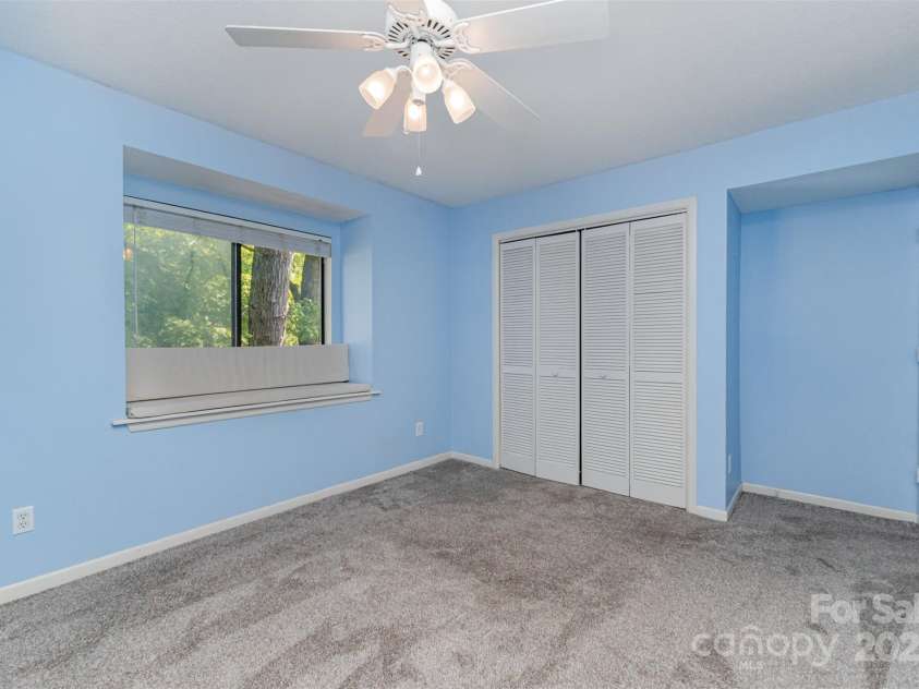 3001 Heathstead Place, Charlotte, NC 28210.  MLS# CAR4287367, YatesRealty ID 3221. SPLIT FLOORPLAN - BEDROOM 2 HAS A NICE WINDOW SEAT AND  LARGE DOUBLE CLOSET 