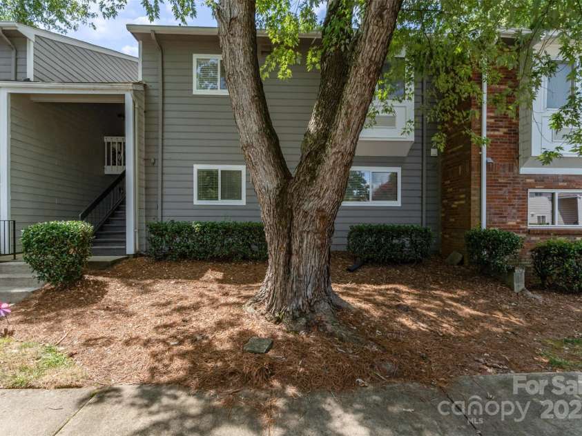 3001 Heathstead Place, Charlotte, NC 28210.  MLS# CAR4287367, YatesRealty ID 3221. WELCOME HOME TO 3001 HEATHSTEAD PLACE 