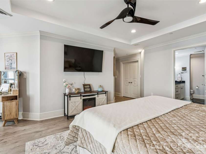 520 Martin Luther King Jr Boulevard, Charlotte, NC 28202.  MLS# CAR4346374, YatesRealty ID 3221. 