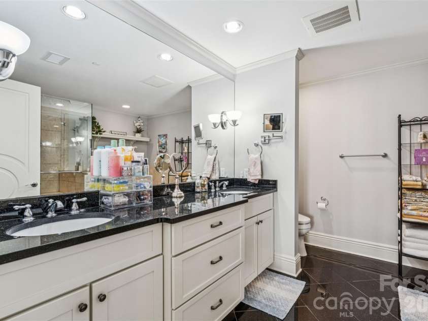 520 Martin Luther King Jr Boulevard, Charlotte, NC 28202.  MLS# CAR4346374, YatesRealty ID 3221. 