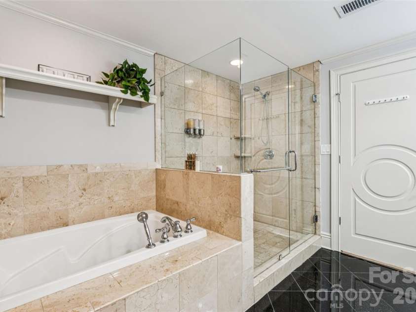 520 Martin Luther King Jr Boulevard, Charlotte, NC 28202.  MLS# CAR4346374, YatesRealty ID 3221. 