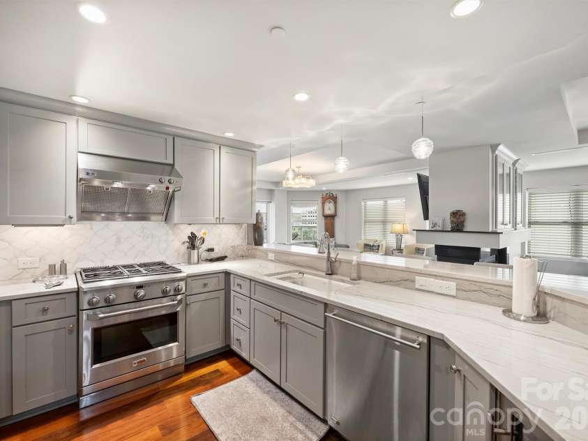 520 Martin Luther King Jr Boulevard, Charlotte, NC 28202.  MLS# CAR4346593, YatesRealty ID 3221. 