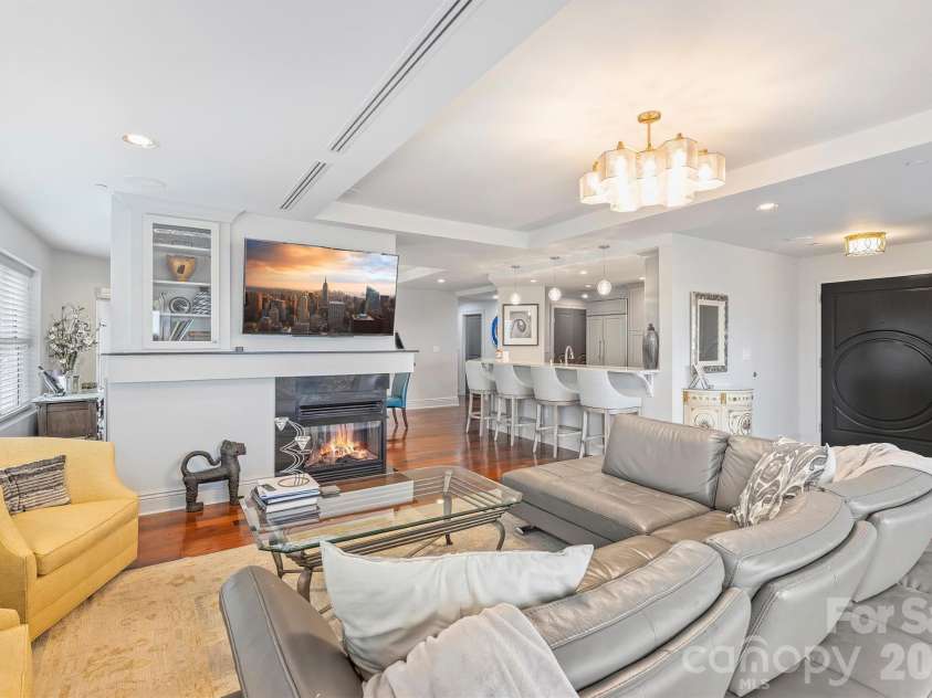 520 Martin Luther King Jr Boulevard, Charlotte, NC 28202.  MLS# CAR4346593, YatesRealty ID 3221. 