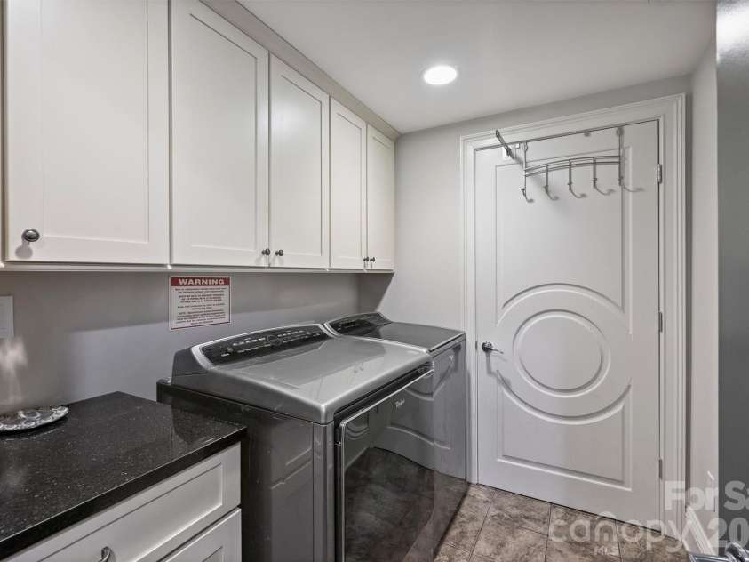 520 Martin Luther King Jr Boulevard, Charlotte, NC 28202.  MLS# CAR4346593, YatesRealty ID 3221. 