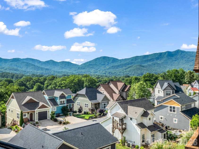 66 Tudor Way, Black Mountain, NC 28711.  MLS# CAR4385710, YatesRealty ID 32210. 