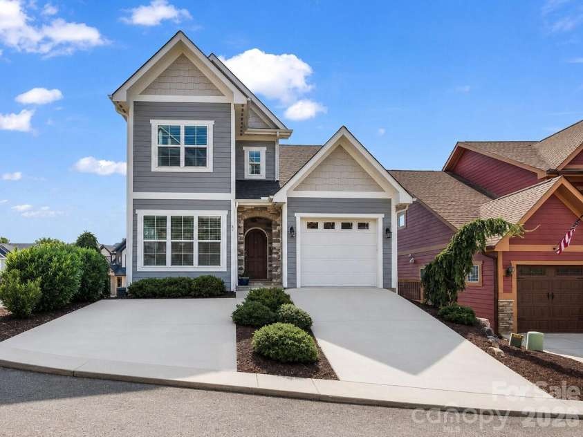 66 Tudor Way, Black Mountain, NC 28711.  MLS# CAR4385710, YatesRealty ID 32210. 