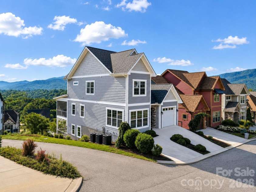 66 Tudor Way, Black Mountain, NC 28711.  MLS# CAR4385710, YatesRealty ID 32210. 