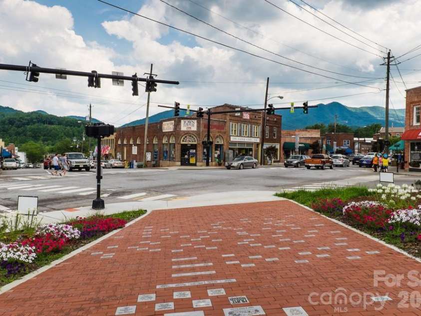 66 Tudor Way, Black Mountain, NC 28711.  MLS# CAR4385710, YatesRealty ID 32210. 