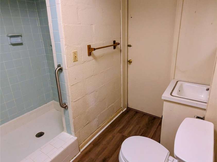 505 Richards Drive, Shelby, NC 28150.  MLS# CAR4287142, YatesRealty ID 32211. Basement bathroom