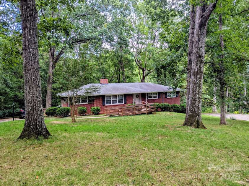 505 Richards Drive, Shelby, NC 28150.  MLS# CAR4287142, YatesRealty ID 32211. Front yard